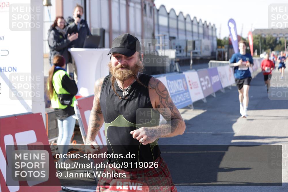 03.10.2025 - Köhlbrandbrückenlauf Jannik Wohlers http://msf.ph/oto/9119026 03.10.2025 13:03:46 Ziel 4063, 4274, 4322, 4422, 5414, 5639, 5799, 6025, 6341, 6706 meine-sportfotos.de