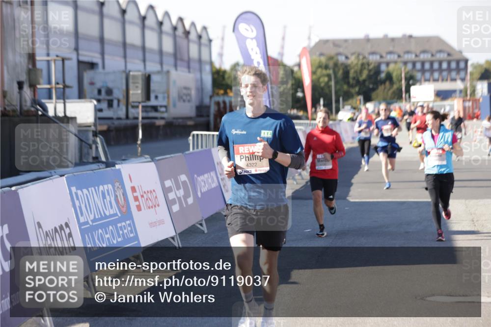 03.10.2025 - Köhlbrandbrückenlauf Jannik Wohlers http://msf.ph/oto/9119037 03.10.2025 13:03:47 Ziel 4063, 4274, 4322, 4422, 5414, 5639, 5799, 6025, 6341, 6706 meine-sportfotos.de