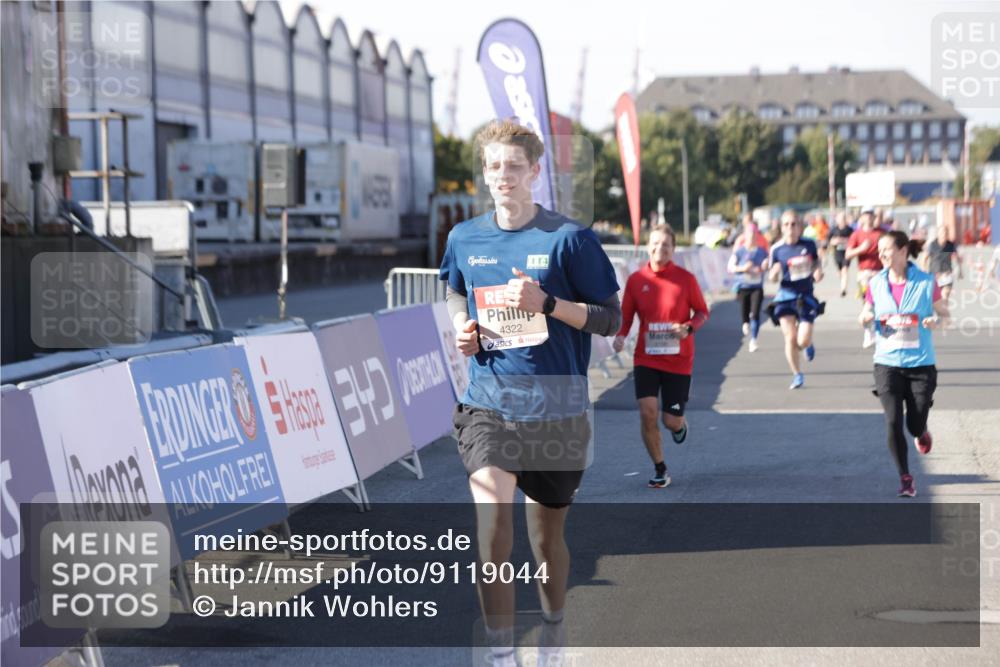 03.10.2025 - Köhlbrandbrückenlauf Jannik Wohlers http://msf.ph/oto/9119044 03.10.2025 13:03:47 Ziel 4063, 4274, 4322, 4422, 5414, 5639, 5799, 6025, 6341, 6706 meine-sportfotos.de