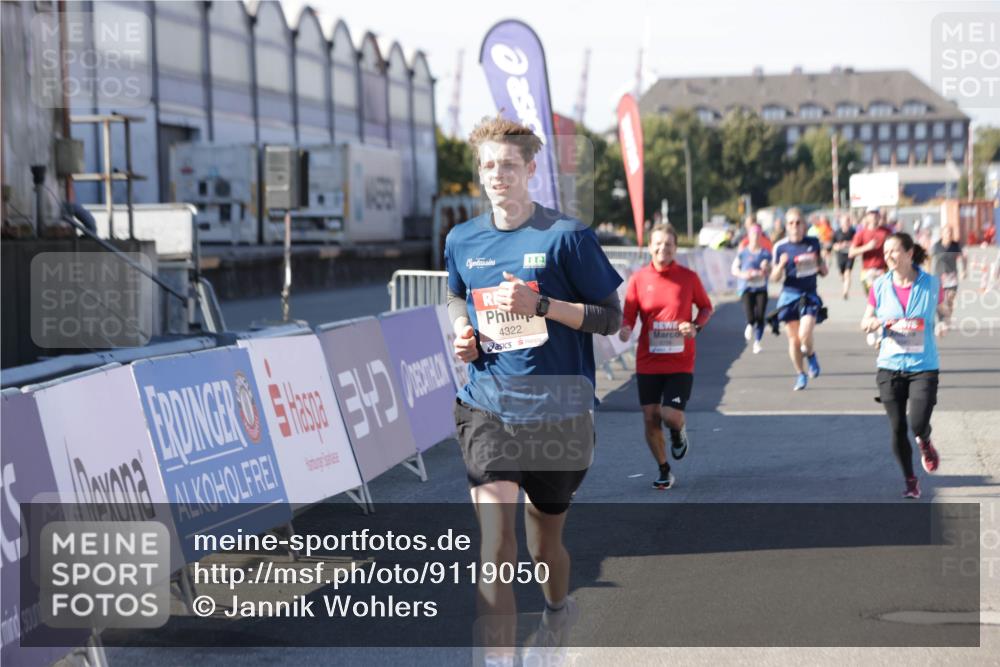 03.10.2025 - Köhlbrandbrückenlauf Jannik Wohlers http://msf.ph/oto/9119050 03.10.2025 13:03:47 Ziel 4063, 4274, 4322, 4422, 5414, 5639, 5799, 6025, 6341, 6706 meine-sportfotos.de