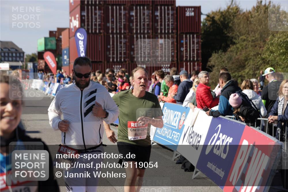 03.10.2025 - Köhlbrandbrückenlauf Jannik Wohlers http://msf.ph/oto/9119054 03.10.2025 13:34:45 Ziel 4112, 4498, 4767, 4997, 5227, 5407, 5465, 6196, 6289, 6290, 6357, 6486 meine-sportfotos.de