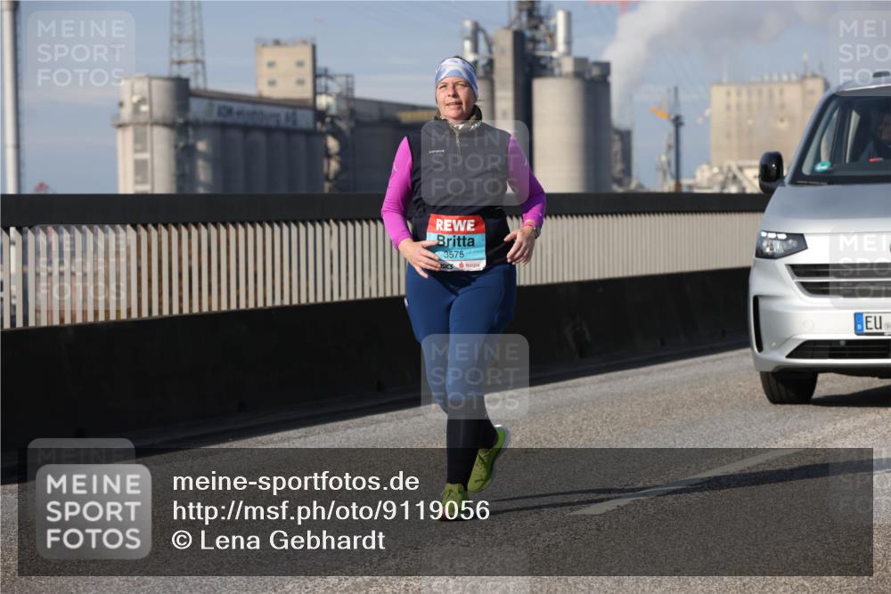 03.10.2025 - Köhlbrandbrückenlauf Lena Gebhardt http://msf.ph/oto/9119056 03.10.2025 10:26:02 Position 2 3575 meine-sportfotos.de