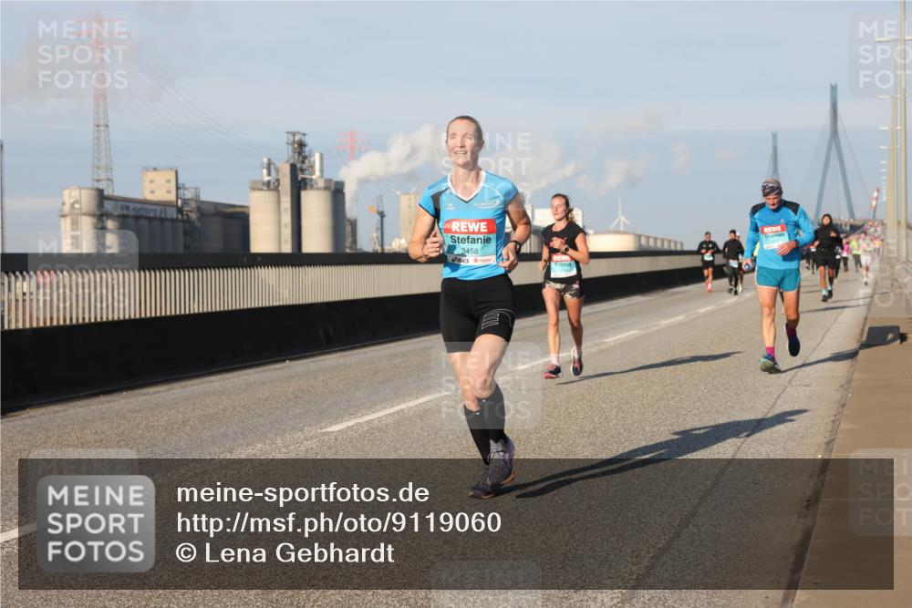 03.10.2025 - Köhlbrandbrückenlauf Lena Gebhardt http://msf.ph/oto/9119060 03.10.2025 09:45:07 Position 2 3458 meine-sportfotos.de