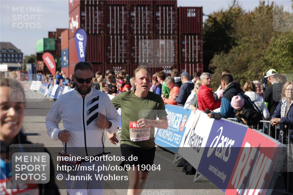 03.10.2025 - Köhlbrandbrückenlauf Jannik Wohlers http://msf.ph/oto/9119064 03.10.2025 13:34:45 Ziel 4112, 4498, 4767, 4997, 5227, 5407, 5465, 6196, 6289, 6290, 6357, 6486 meine-sportfotos.de