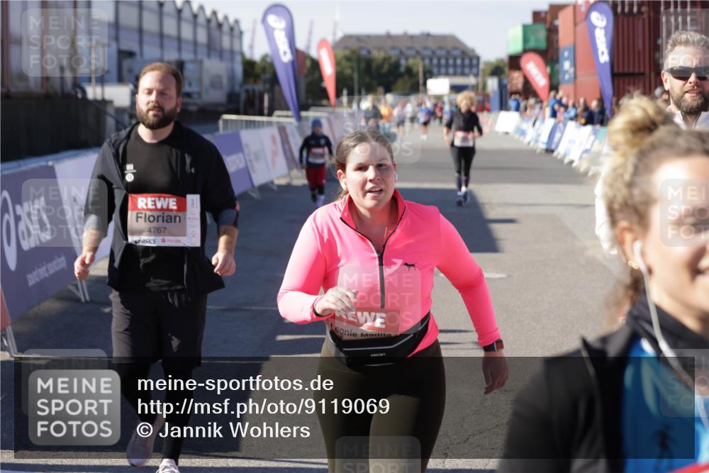 03.10.2025 - Köhlbrandbrückenlauf Jannik Wohlers http://msf.ph/oto/9119069 03.10.2025 13:34:46 Ziel 4112, 4498, 4767, 4997, 5227, 5407, 5465, 6196, 6289, 6290, 6357, 6486 meine-sportfotos.de