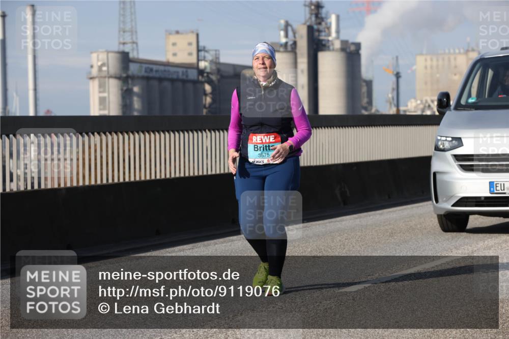 03.10.2025 - Köhlbrandbrückenlauf Lena Gebhardt http://msf.ph/oto/9119076 03.10.2025 10:26:02 Position 2 3575 meine-sportfotos.de