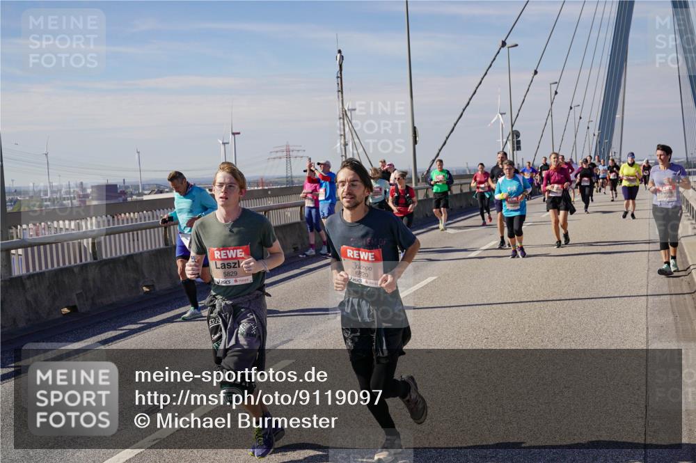 03.10.2025 - Köhlbrandbrückenlauf Michael Burmester http://msf.ph/oto/9119097 03.10.2025 13:00:24 Position 2 5829, 6820 meine-sportfotos.de