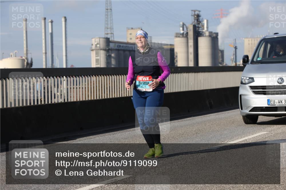 03.10.2025 - Köhlbrandbrückenlauf Lena Gebhardt http://msf.ph/oto/9119099 03.10.2025 10:26:02 Position 2 3575, 3 meine-sportfotos.de