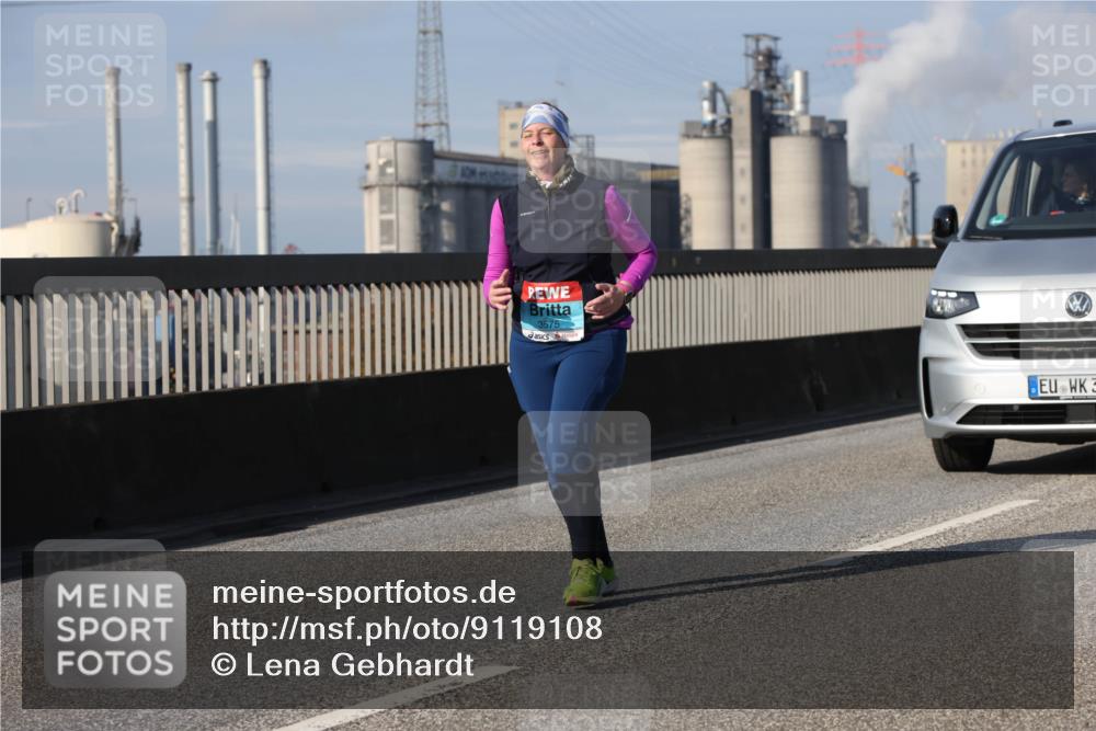 03.10.2025 - Köhlbrandbrückenlauf Lena Gebhardt http://msf.ph/oto/9119108 03.10.2025 10:26:02 Position 2 3575, 3 meine-sportfotos.de