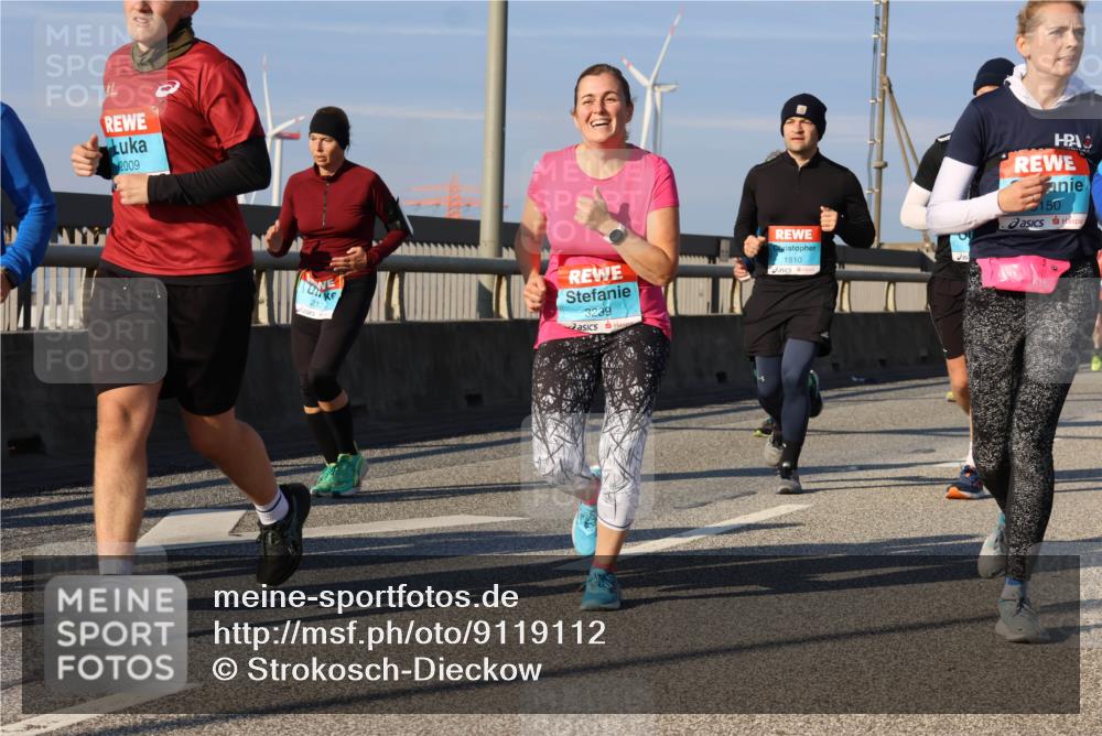 03.10.2025 - Köhlbrandbrückenlauf Strokosch-Dieckow http://msf.ph/oto/9119112 03.10.2025 09:52:47 Position 2 2009, 212, 3239, 1810, 150 meine-sportfotos.de