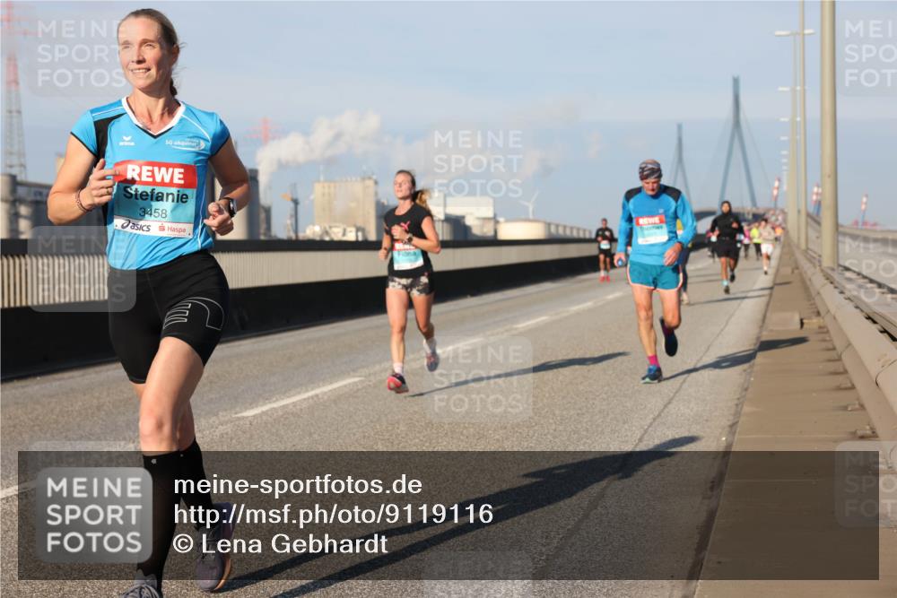 03.10.2025 - Köhlbrandbrückenlauf Lena Gebhardt http://msf.ph/oto/9119116 03.10.2025 09:45:07 Position 2 3458 meine-sportfotos.de