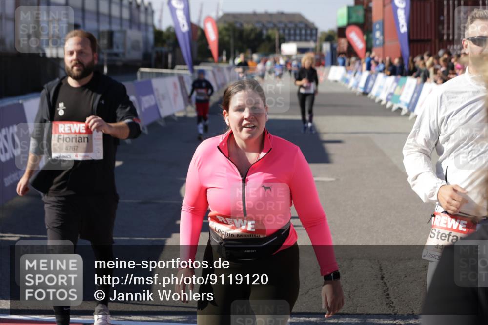 03.10.2025 - Köhlbrandbrückenlauf Jannik Wohlers http://msf.ph/oto/9119120 03.10.2025 13:34:46 Ziel 4112, 4498, 4767, 4997, 5227, 5407, 5465, 6196, 6289, 6290, 6357, 6486 meine-sportfotos.de