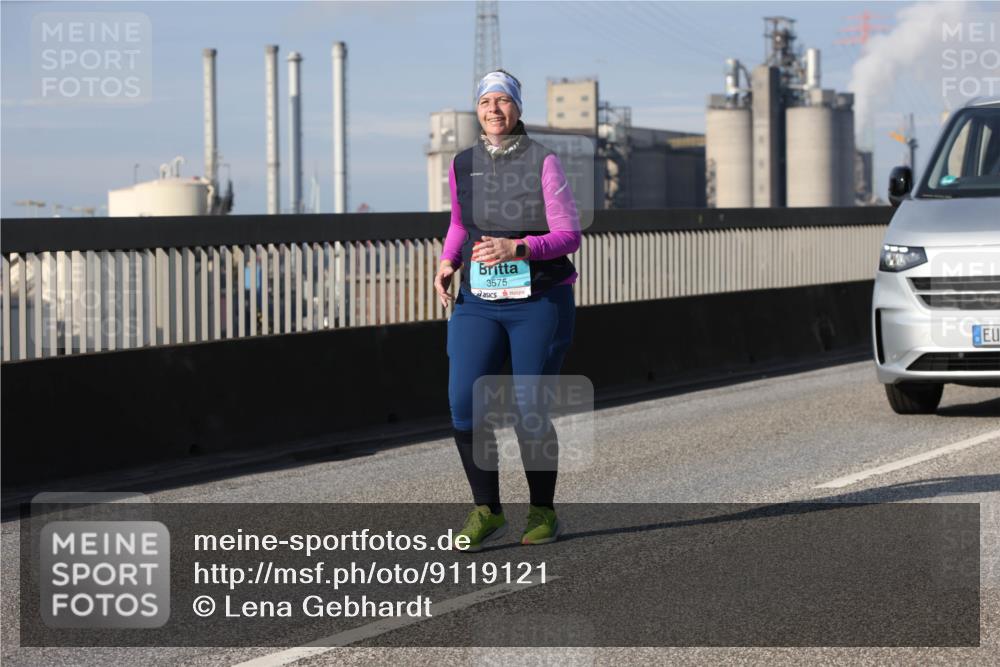 03.10.2025 - Köhlbrandbrückenlauf Lena Gebhardt http://msf.ph/oto/9119121 03.10.2025 10:26:03 Position 2 3575 meine-sportfotos.de