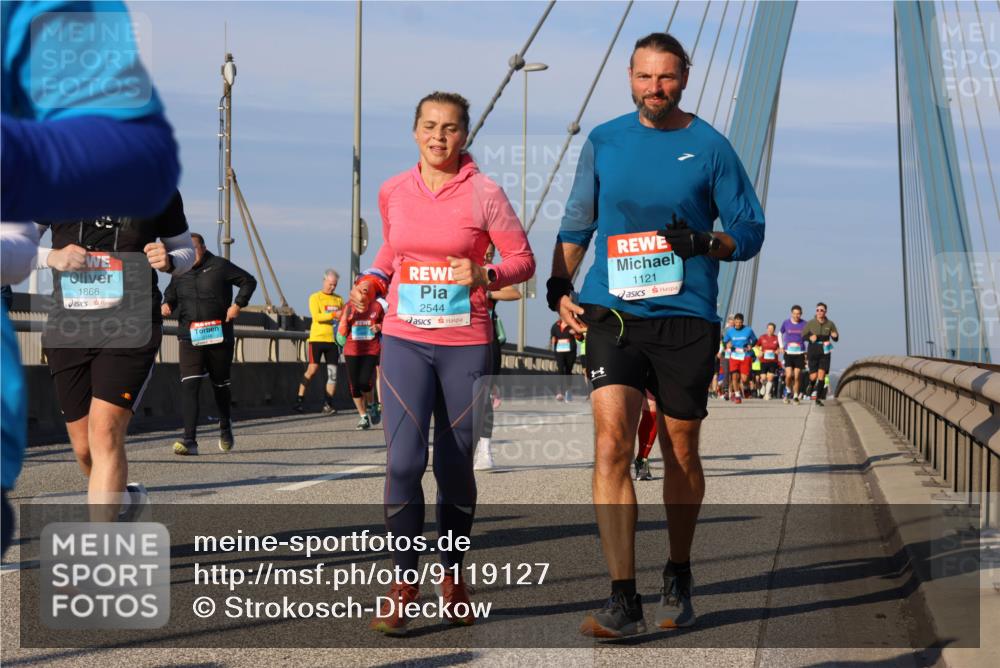 03.10.2025 - Köhlbrandbrückenlauf Strokosch-Dieckow http://msf.ph/oto/9119127 03.10.2025 09:52:49 Position 2 1866, 2544, 1, 1121 meine-sportfotos.de