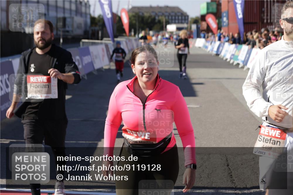 03.10.2025 - Köhlbrandbrückenlauf Jannik Wohlers http://msf.ph/oto/9119128 03.10.2025 13:34:46 Ziel 4112, 4498, 4767, 4997, 5227, 5407, 5465, 6196, 6289, 6290, 6357, 6486 meine-sportfotos.de