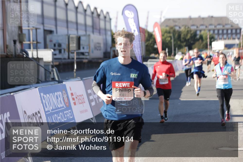 03.10.2025 - Köhlbrandbrückenlauf Jannik Wohlers http://msf.ph/oto/9119134 03.10.2025 13:03:47 Ziel 4063, 4274, 4322, 4422, 5414, 5639, 5799, 6025, 6341, 6706 meine-sportfotos.de