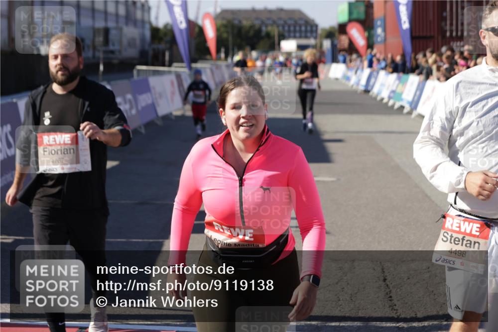 03.10.2025 - Köhlbrandbrückenlauf Jannik Wohlers http://msf.ph/oto/9119138 03.10.2025 13:34:46 Ziel 4112, 4498, 4767, 4997, 5227, 5407, 5465, 6196, 6289, 6290, 6357, 6486 meine-sportfotos.de