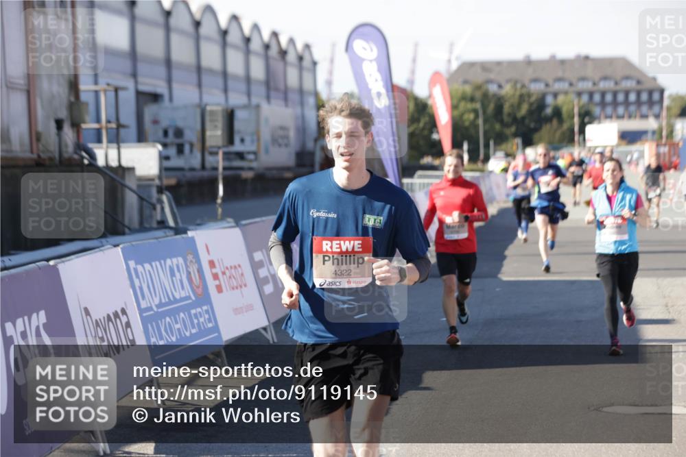 03.10.2025 - Köhlbrandbrückenlauf Jannik Wohlers http://msf.ph/oto/9119145 03.10.2025 13:03:47 Ziel 4063, 4274, 4322, 4422, 5414, 5639, 5799, 6025, 6341, 6706 meine-sportfotos.de