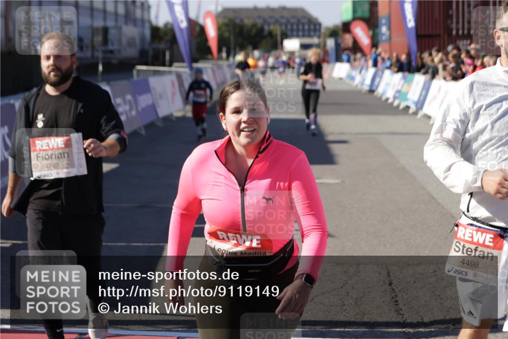 03.10.2025 - Köhlbrandbrückenlauf Jannik Wohlers http://msf.ph/oto/9119149 03.10.2025 13:34:46 Ziel 4112, 4498, 4767, 4997, 5227, 5407, 5465, 6196, 6289, 6290, 6357, 6486 meine-sportfotos.de