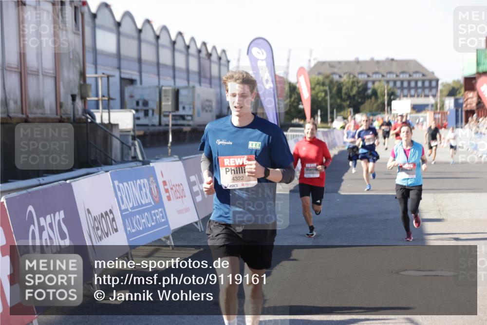 03.10.2025 - Köhlbrandbrückenlauf Jannik Wohlers http://msf.ph/oto/9119161 03.10.2025 13:03:47 Ziel 4063, 4274, 4322, 4422, 5414, 5639, 5799, 6025, 6341, 6706 meine-sportfotos.de