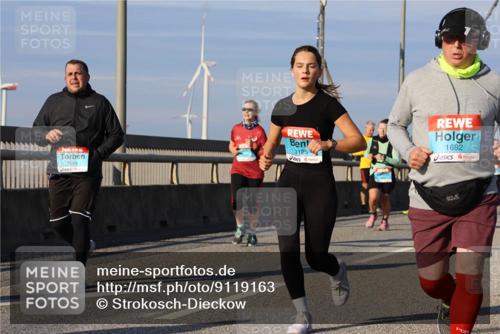 03.10.2025 - Köhlbrandbrückenlauf Strokosch-Dieckow http://msf.ph/oto/9119163 03.10.2025 09:52:52 Position 2 3148, 3125, 1692 meine-sportfotos.de