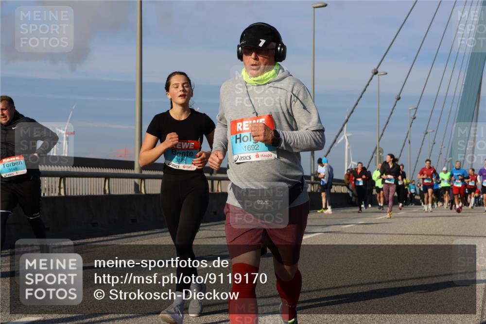 03.10.2025 - Köhlbrandbrückenlauf Strokosch-Dieckow http://msf.ph/oto/9119170 03.10.2025 09:52:53 Position 2 3148, 3125, 1692 meine-sportfotos.de