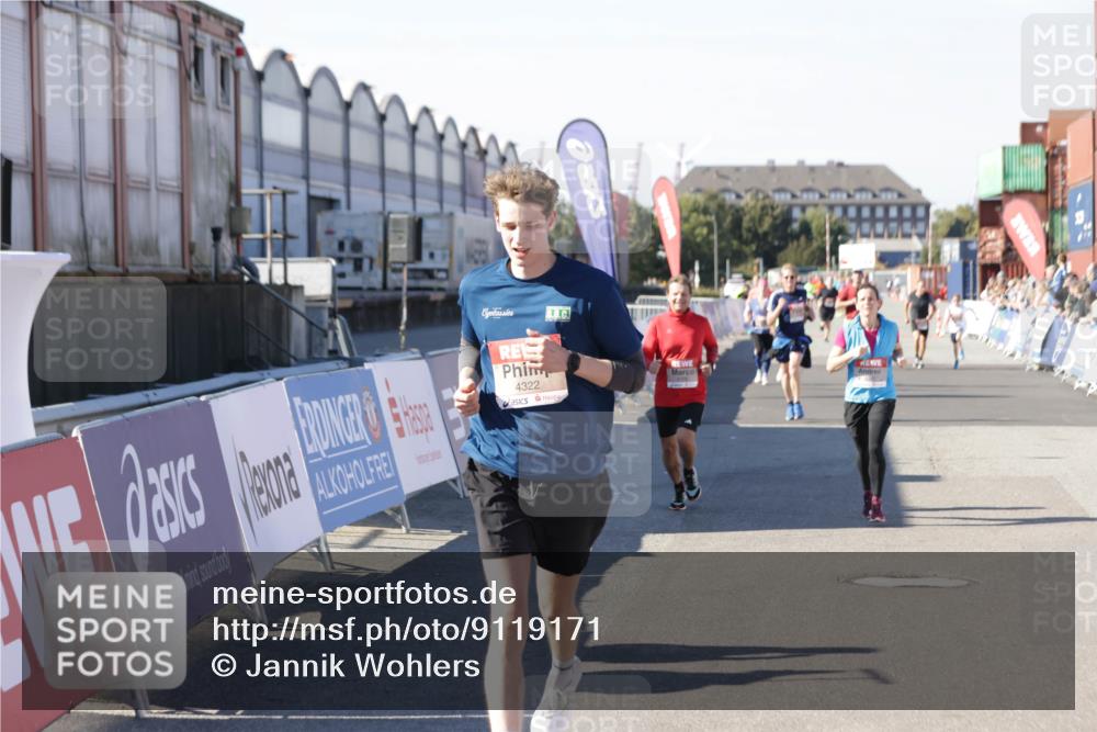 03.10.2025 - Köhlbrandbrückenlauf Jannik Wohlers http://msf.ph/oto/9119171 03.10.2025 13:03:47 Ziel 4063, 4274, 4322, 4422, 5414, 5639, 5799, 6025, 6341, 6706 meine-sportfotos.de