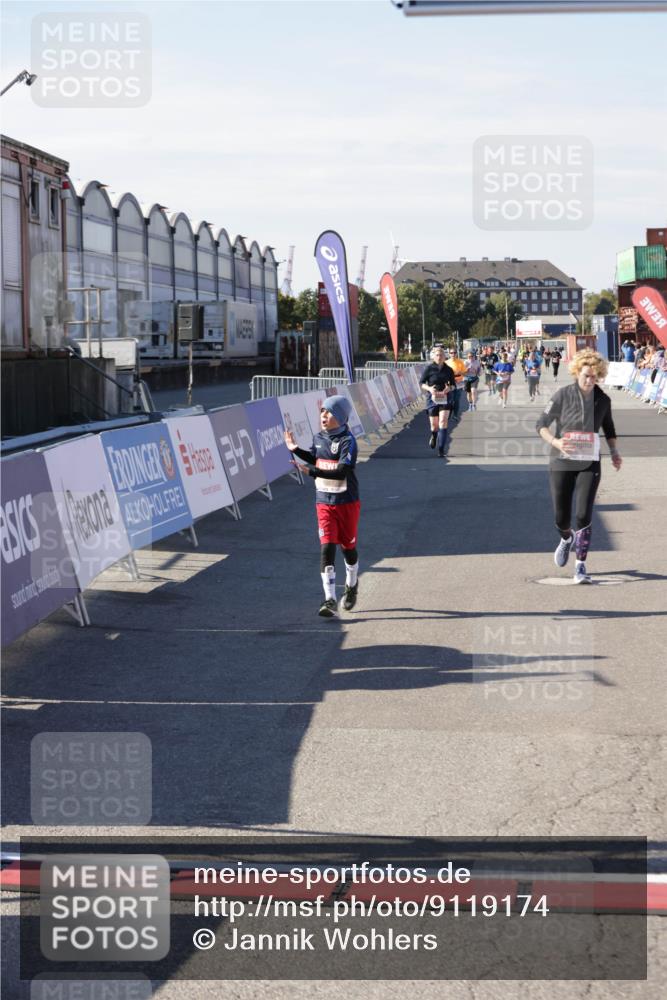 03.10.2025 - Köhlbrandbrückenlauf Jannik Wohlers http://msf.ph/oto/9119174 03.10.2025 13:34:49 Ziel 4112, 4498, 4767, 4997, 5227, 5407, 5465, 6196, 6289, 6290, 6357 meine-sportfotos.de