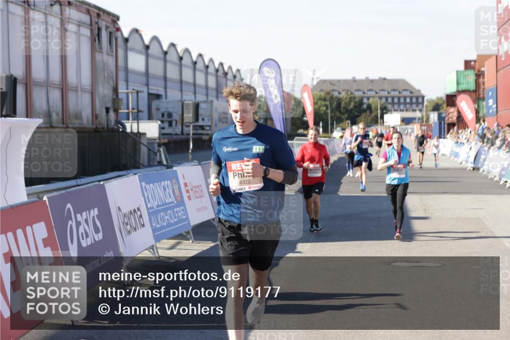 03.10.2025 - Köhlbrandbrückenlauf Jannik Wohlers http://msf.ph/oto/9119177 03.10.2025 13:03:48 Ziel 4063, 4274, 4322, 4422, 5414, 5639, 5799, 6025, 6341, 6706 meine-sportfotos.de