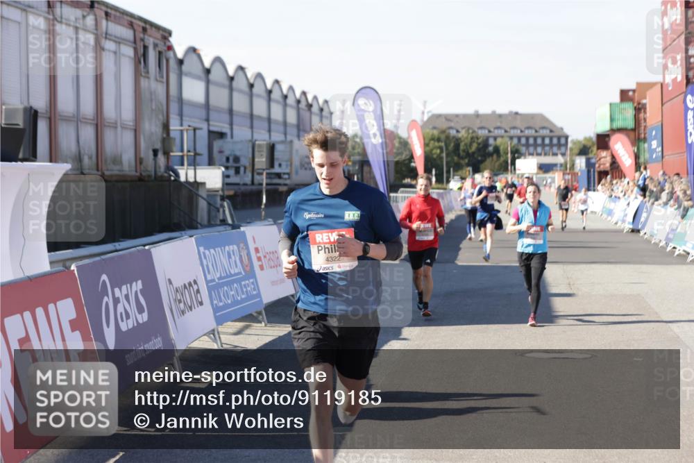 03.10.2025 - Köhlbrandbrückenlauf Jannik Wohlers http://msf.ph/oto/9119185 03.10.2025 13:03:48 Ziel 4063, 4274, 4322, 4422, 5414, 5639, 5799, 6025, 6341, 6706 meine-sportfotos.de