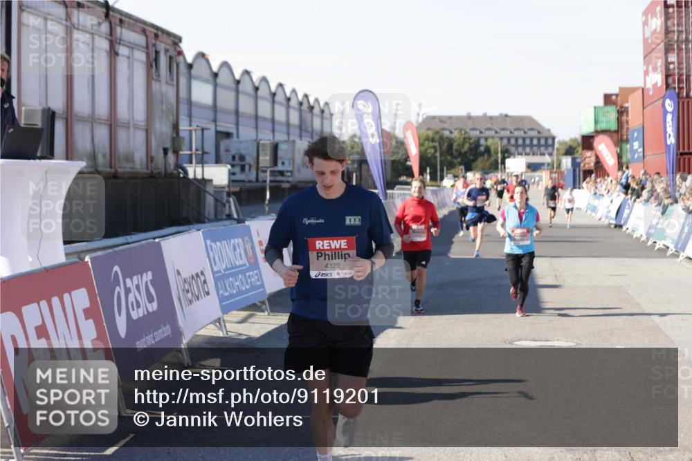 03.10.2025 - Köhlbrandbrückenlauf Jannik Wohlers http://msf.ph/oto/9119201 03.10.2025 13:03:48 Ziel 4063, 4274, 4322, 4422, 5414, 5639, 5799, 6025, 6341, 6706 meine-sportfotos.de