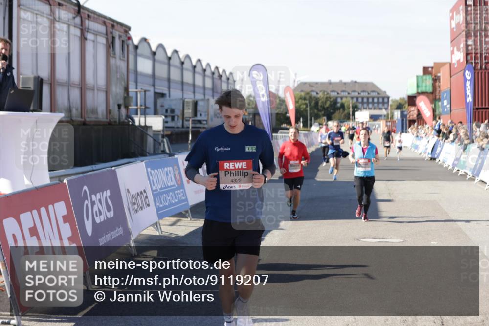 03.10.2025 - Köhlbrandbrückenlauf Jannik Wohlers http://msf.ph/oto/9119207 03.10.2025 13:03:48 Ziel 4063, 4274, 4322, 4422, 5414, 5639, 5799, 6025, 6341, 6706 meine-sportfotos.de
