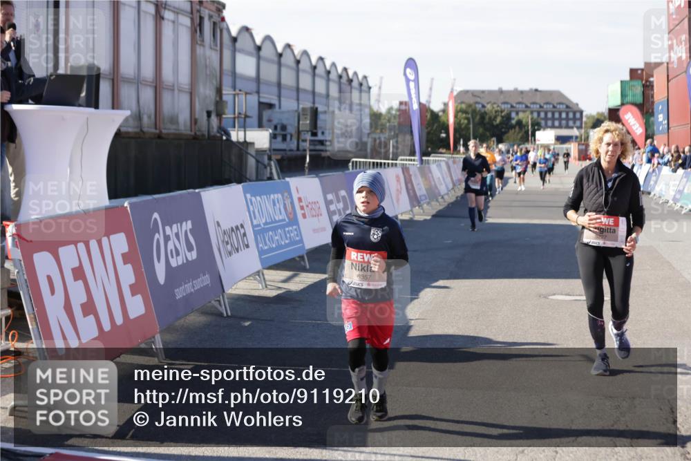 03.10.2025 - Köhlbrandbrückenlauf Jannik Wohlers http://msf.ph/oto/9119210 03.10.2025 13:34:51 Ziel 4112, 4498, 4767, 5227, 5465, 6196, 6357, 6434 meine-sportfotos.de