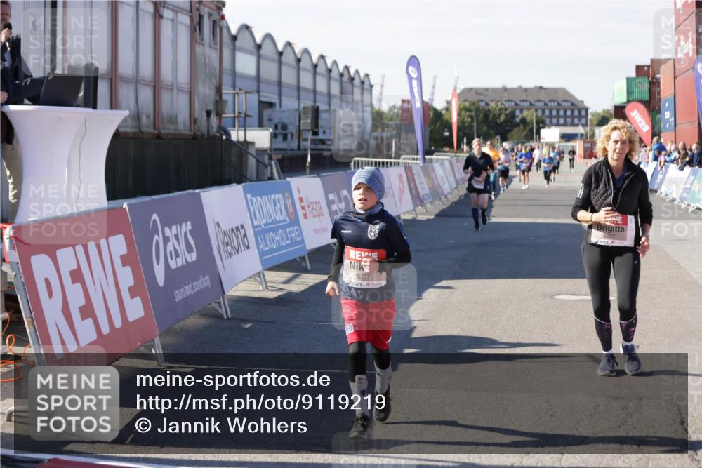 03.10.2025 - Köhlbrandbrückenlauf Jannik Wohlers http://msf.ph/oto/9119219 03.10.2025 13:34:51 Ziel 4112, 4498, 4767, 5227, 5465, 6196, 6357, 6434 meine-sportfotos.de