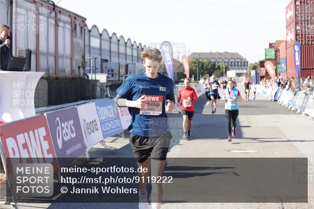 03.10.2025 - Köhlbrandbrückenlauf Jannik Wohlers http://msf.ph/oto/9119222 03.10.2025 13:03:48 Ziel 4063, 4274, 4322, 4422, 5414, 5639, 5799, 6025, 6341, 6706 meine-sportfotos.de