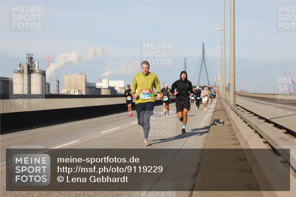 03.10.2025 - Köhlbrandbrückenlauf Lena Gebhardt http://msf.ph/oto/9119229 03.10.2025 09:45:12 Position 2 1517 meine-sportfotos.de