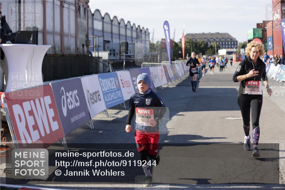 03.10.2025 - Köhlbrandbrückenlauf Jannik Wohlers http://msf.ph/oto/9119244 03.10.2025 13:34:51 Ziel 4112, 4498, 4767, 5227, 5465, 6196, 6357, 6434 meine-sportfotos.de