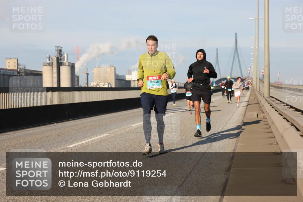 03.10.2025 - Köhlbrandbrückenlauf Lena Gebhardt http://msf.ph/oto/9119254 03.10.2025 09:45:13 Position 2 1517 meine-sportfotos.de