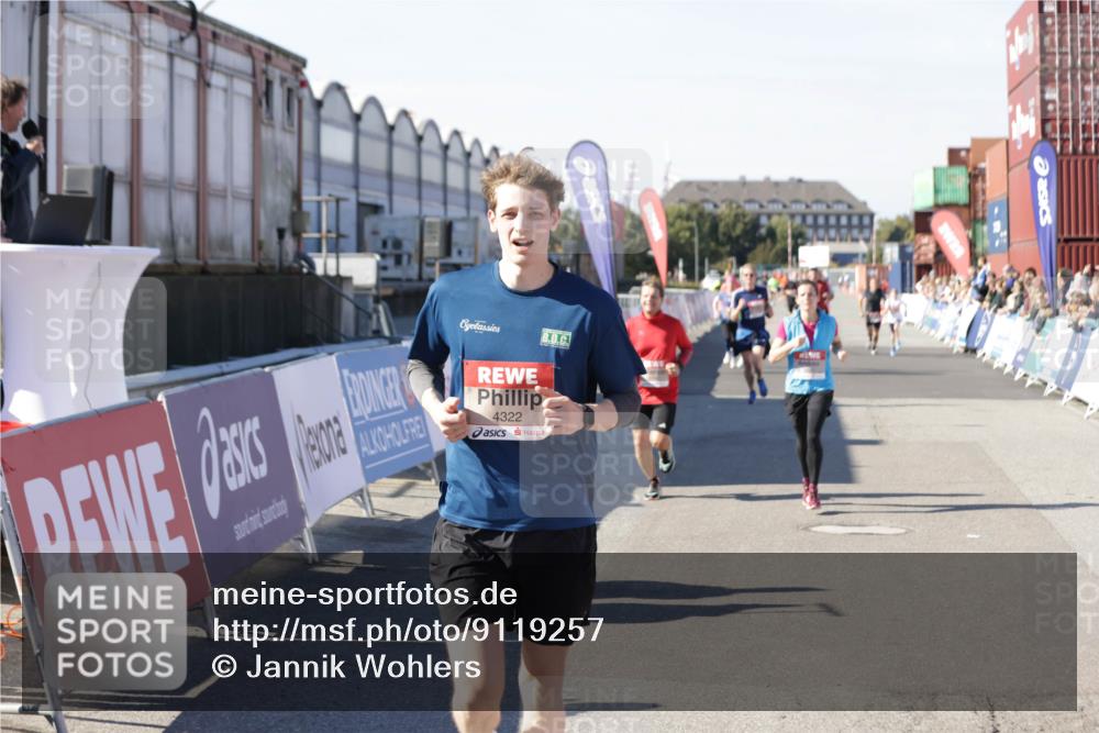 03.10.2025 - Köhlbrandbrückenlauf Jannik Wohlers http://msf.ph/oto/9119257 03.10.2025 13:03:48 Ziel 4063, 4274, 4322, 4422, 5414, 5639, 5799, 6025, 6341, 6706 meine-sportfotos.de