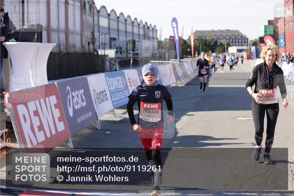 03.10.2025 - Köhlbrandbrückenlauf Jannik Wohlers http://msf.ph/oto/9119261 03.10.2025 13:34:51 Ziel 4112, 4498, 4767, 5227, 5465, 6196, 6357, 6434 meine-sportfotos.de