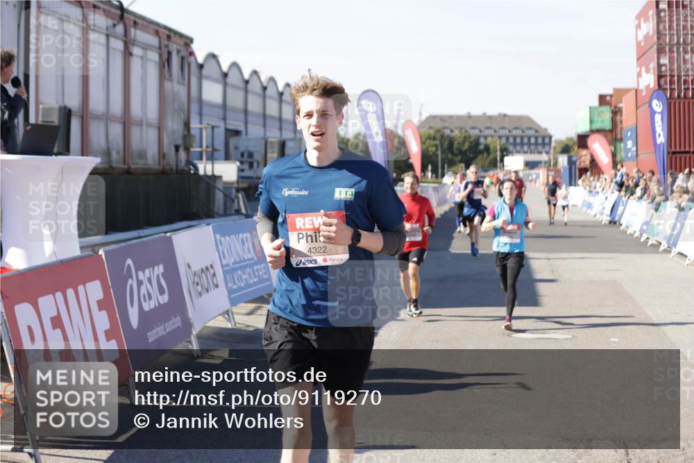 03.10.2025 - Köhlbrandbrückenlauf Jannik Wohlers http://msf.ph/oto/9119270 03.10.2025 13:03:48 Ziel 4063, 4274, 4322, 4422, 5414, 5639, 5799, 6025, 6341, 6706 meine-sportfotos.de