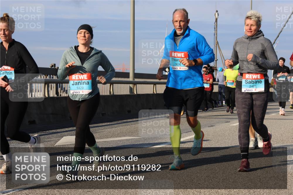 03.10.2025 - Köhlbrandbrückenlauf Strokosch-Dieckow http://msf.ph/oto/9119282 03.10.2025 09:53:06 Position 2 1479, 3676, 2421 meine-sportfotos.de