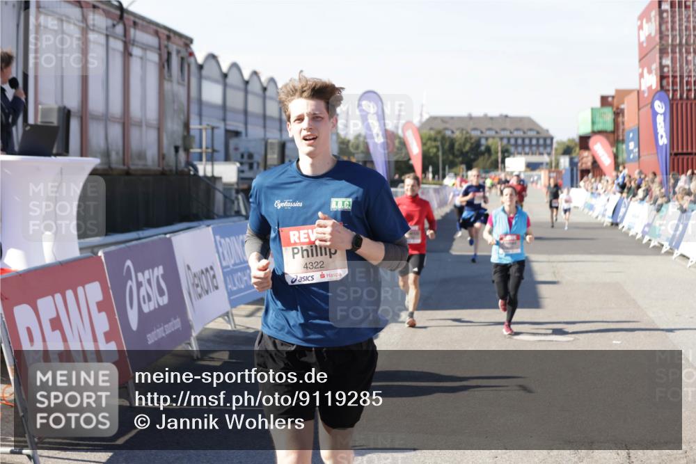03.10.2025 - Köhlbrandbrückenlauf Jannik Wohlers http://msf.ph/oto/9119285 03.10.2025 13:03:48 Ziel 4063, 4274, 4322, 4422, 5414, 5639, 5799, 6025, 6341, 6706 meine-sportfotos.de