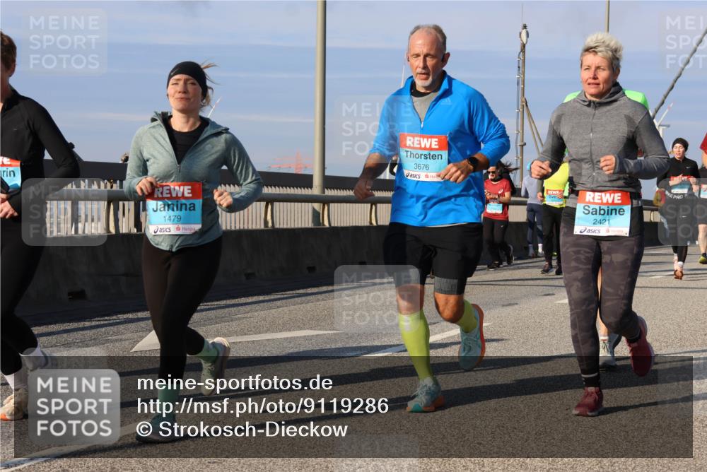 03.10.2025 - Köhlbrandbrückenlauf Strokosch-Dieckow http://msf.ph/oto/9119286 03.10.2025 09:53:06 Position 2 1479, 3676, 2421 meine-sportfotos.de