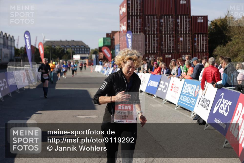 03.10.2025 - Köhlbrandbrückenlauf Jannik Wohlers http://msf.ph/oto/9119292 03.10.2025 13:34:52 Ziel 4112, 4498, 4767, 5227, 5465, 6196, 6357, 6434 meine-sportfotos.de