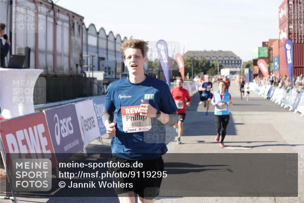 03.10.2025 - Köhlbrandbrückenlauf Jannik Wohlers http://msf.ph/oto/9119295 03.10.2025 13:03:48 Ziel 4063, 4274, 4322, 4422, 5414, 5639, 5799, 6025, 6341, 6706 meine-sportfotos.de