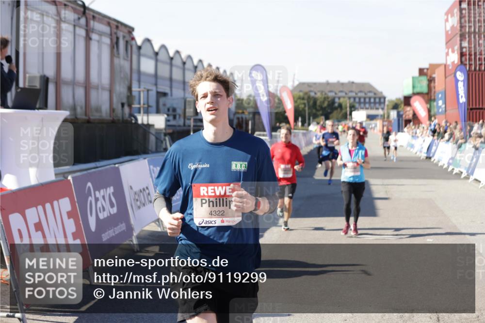 03.10.2025 - Köhlbrandbrückenlauf Jannik Wohlers http://msf.ph/oto/9119299 03.10.2025 13:03:48 Ziel 4063, 4274, 4322, 4422, 5414, 5639, 5799, 6025, 6341, 6706 meine-sportfotos.de