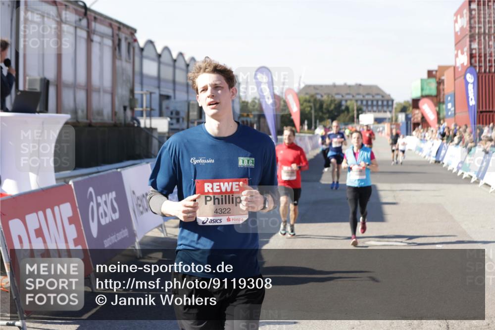 03.10.2025 - Köhlbrandbrückenlauf Jannik Wohlers http://msf.ph/oto/9119308 03.10.2025 13:03:49 Ziel 4063, 4274, 4322, 5098, 5414, 5447, 5639, 5799, 6025, 6315, 6341, 6706 meine-sportfotos.de