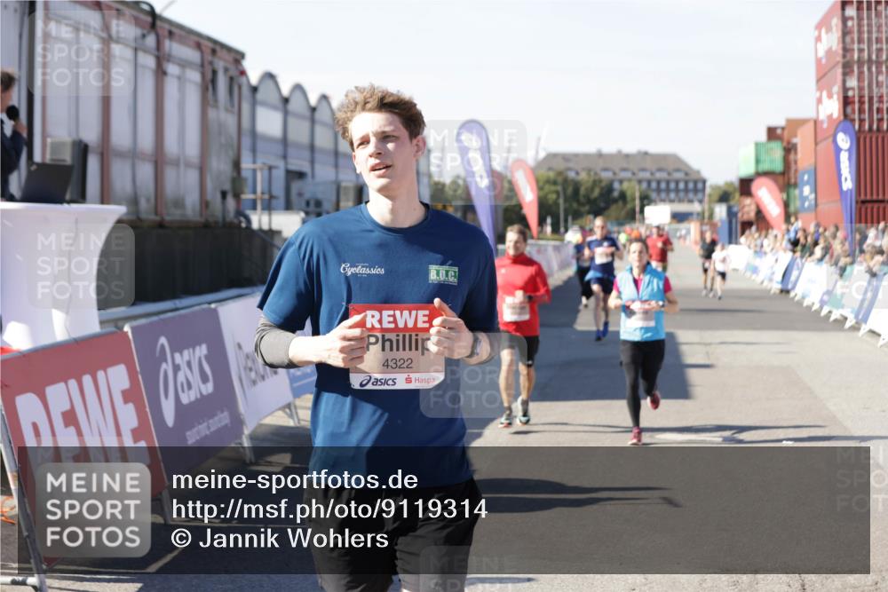 03.10.2025 - Köhlbrandbrückenlauf Jannik Wohlers http://msf.ph/oto/9119314 03.10.2025 13:03:49 Ziel 4063, 4274, 4322, 5098, 5414, 5447, 5639, 5799, 6025, 6315, 6341, 6706 meine-sportfotos.de
