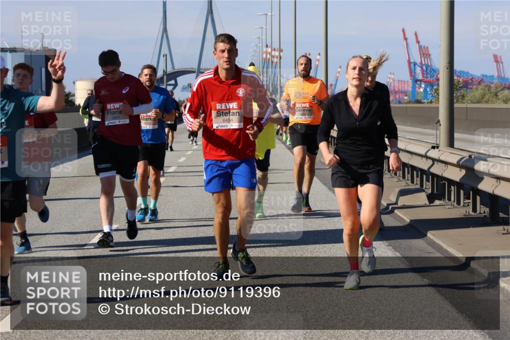 03.10.2025 - Köhlbrandbrückenlauf Strokosch-Dieckow http://msf.ph/oto/9119396 03.10.2025 12:56:55 Position 3 5911, 4711, 6454 meine-sportfotos.de